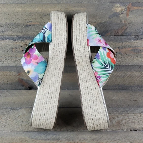 a.n.a. A New Approach Women's Erin Platform Sandals With  Flower Print - Picture 6 of 9